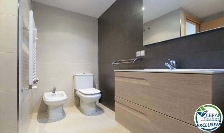 3 slaapkamer Appartement te koop in Roses met garage - € 439.000 (Ref: 9770593)