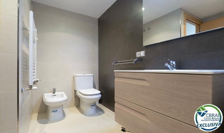 3 slaapkamer Appartement te koop in Roses met garage - € 439.000 (Ref: 9770593)