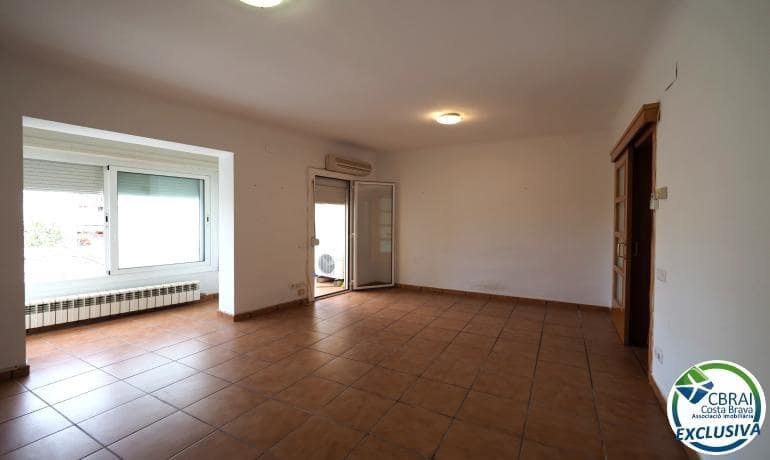 3 slaapkamer Appartement te koop in Roses - € 235.000 (Ref: 9770594)