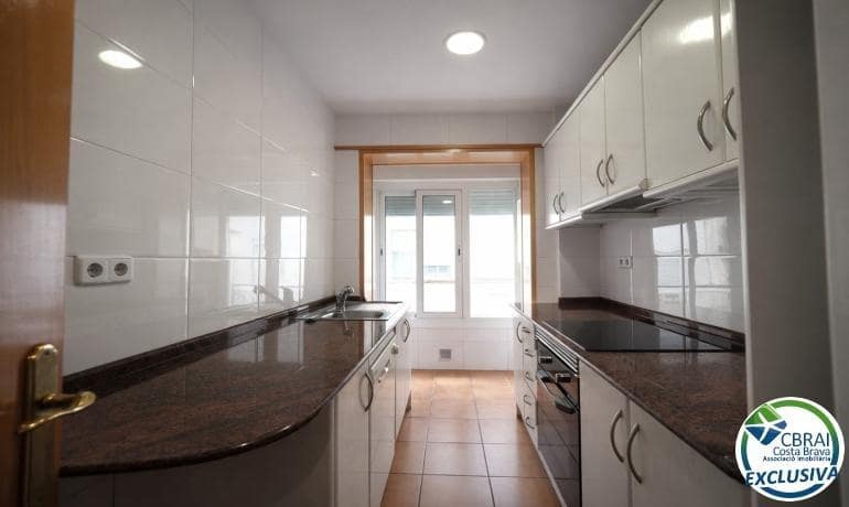 3 slaapkamer Appartement te koop in Roses - € 235.000 (Ref: 9770594)