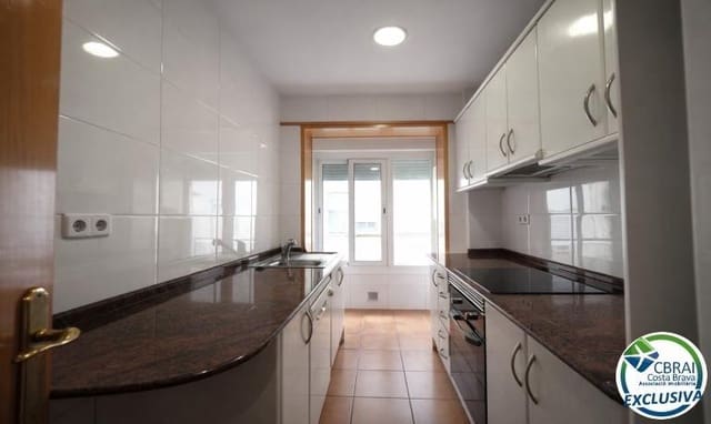 3 slaapkamer Appartement te koop in Roses - € 235.000 (Ref: 9770594)