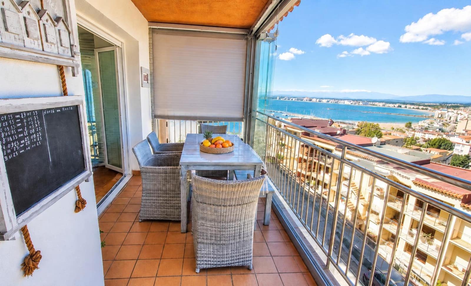 2 bedroom Apartment for sale in Roses - € 235,000 (Ref: 9772990)