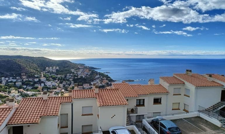 2 bedroom Apartment for sale in Roses with garage - € 290,000 (Ref: 9772991)