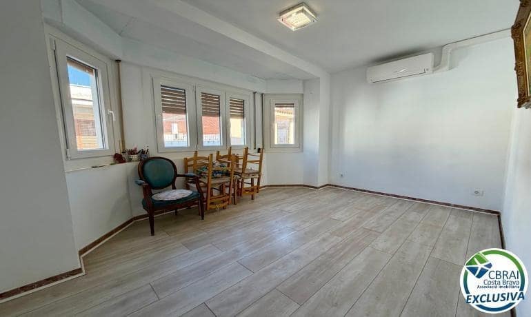 2 slaapkamer Appartement te koop in Roses - € 162.000 (Ref: 9772992)