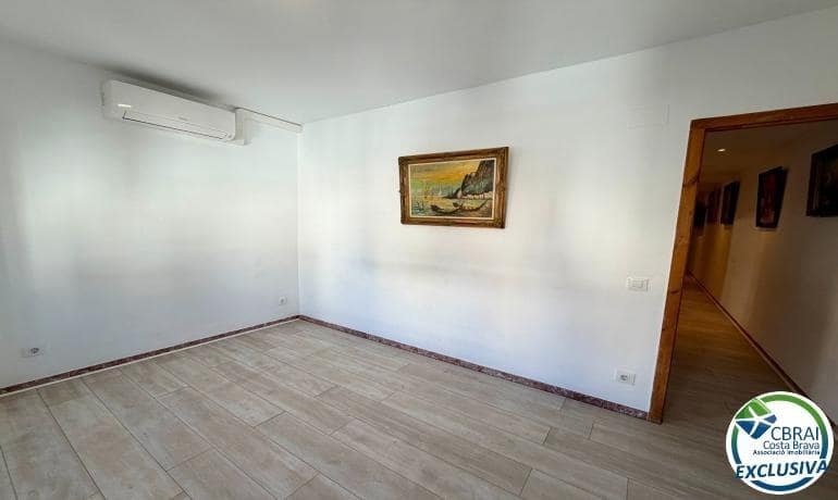 2 slaapkamer Appartement te koop in Roses - € 162.000 (Ref: 9772992)