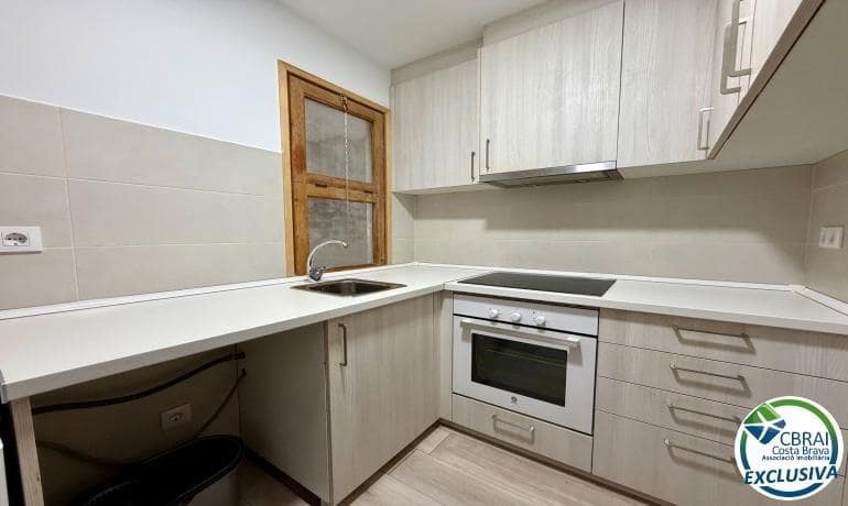 2 slaapkamer Appartement te koop in Roses - € 162.000 (Ref: 9772992)