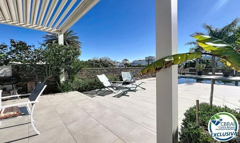 3 soveværelse Villa til salg i Empuriabrava med swimmingpool garage - € 930.000 (Ref: 9778062)