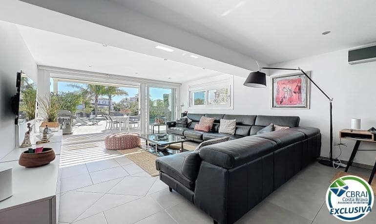 3 soveværelse Villa til salg i Empuriabrava med swimmingpool garage - € 930.000 (Ref: 9778062)