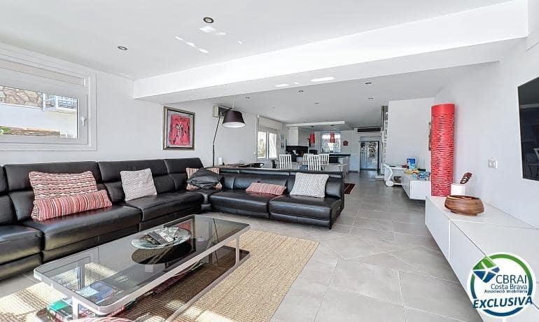 3 soveværelse Villa til salg i Empuriabrava med swimmingpool garage - € 930.000 (Ref: 9778062)