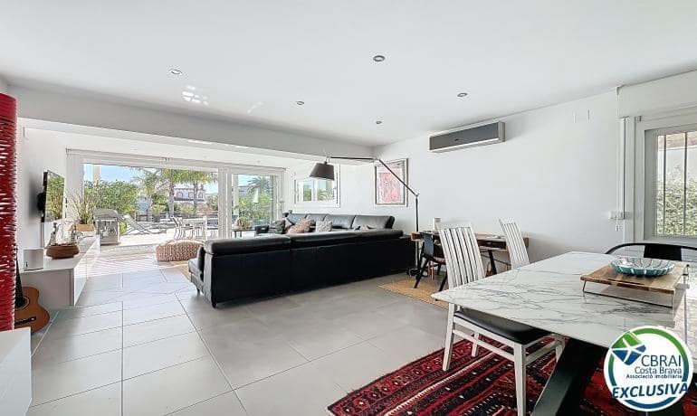 3 soveværelse Villa til salg i Empuriabrava med swimmingpool garage - € 930.000 (Ref: 9778062)