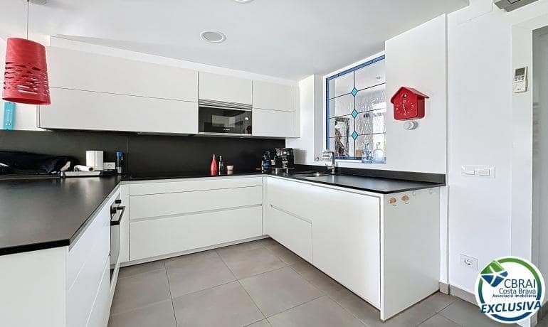 3 soveværelse Villa til salg i Empuriabrava med swimmingpool garage - € 930.000 (Ref: 9778062)