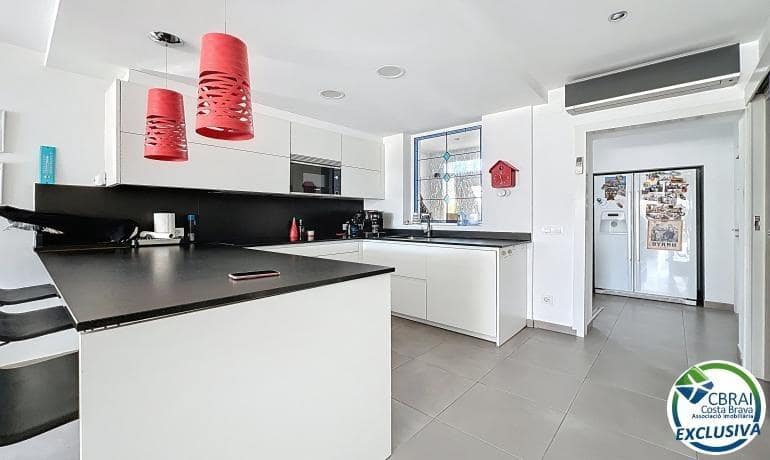 3 soveværelse Villa til salg i Empuriabrava med swimmingpool garage - € 930.000 (Ref: 9778062)