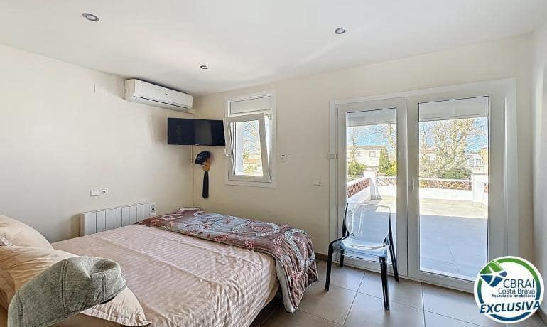 3 soveværelse Villa til salg i Empuriabrava med swimmingpool garage - € 930.000 (Ref: 9778062)