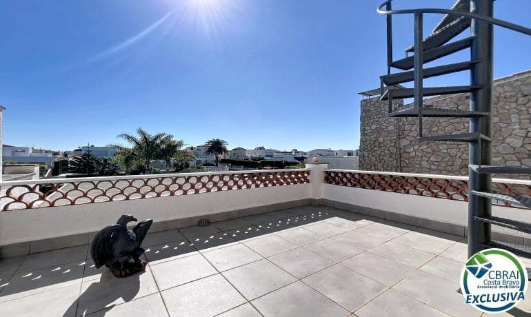 3 soveværelse Villa til salg i Empuriabrava med swimmingpool garage - € 930.000 (Ref: 9778062)