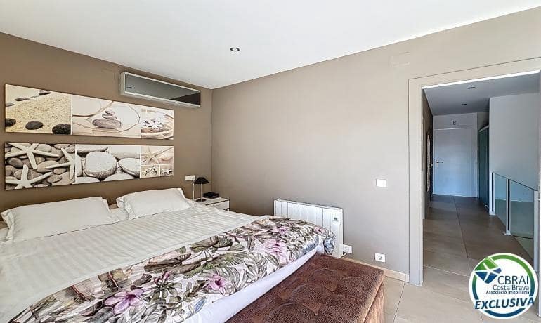 3 soveværelse Villa til salg i Empuriabrava med swimmingpool garage - € 930.000 (Ref: 9778062)