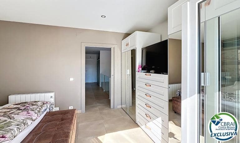 3 soveværelse Villa til salg i Empuriabrava med swimmingpool garage - € 930.000 (Ref: 9778062)