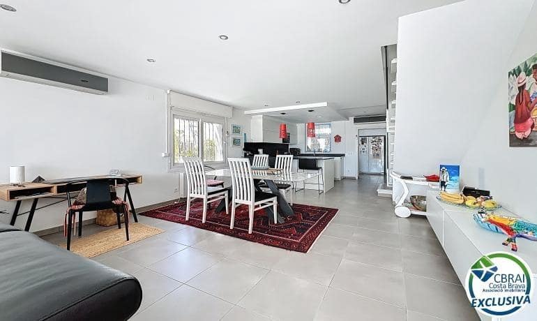 3 soveværelse Villa til salg i Empuriabrava med swimmingpool garage - € 930.000 (Ref: 9778062)