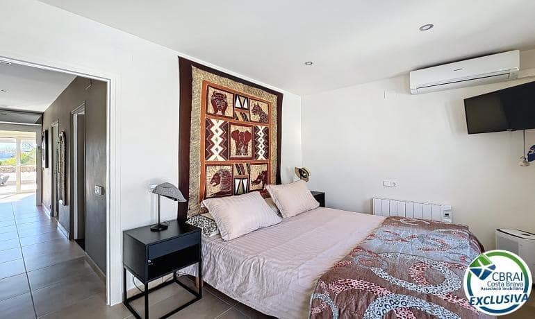 3 soveværelse Villa til salg i Empuriabrava med swimmingpool garage - € 930.000 (Ref: 9778062)