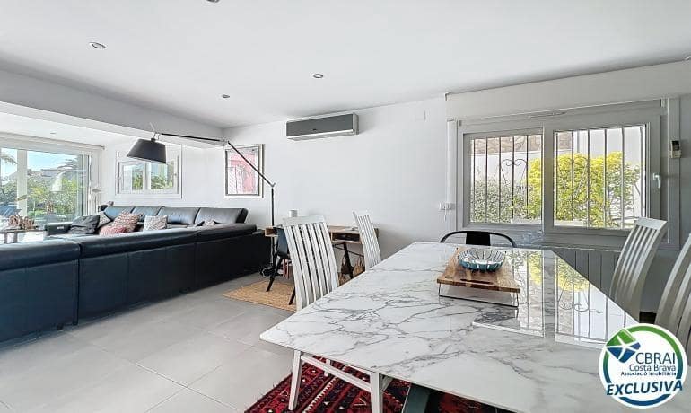 3 soveværelse Villa til salg i Empuriabrava med swimmingpool garage - € 930.000 (Ref: 9778062)