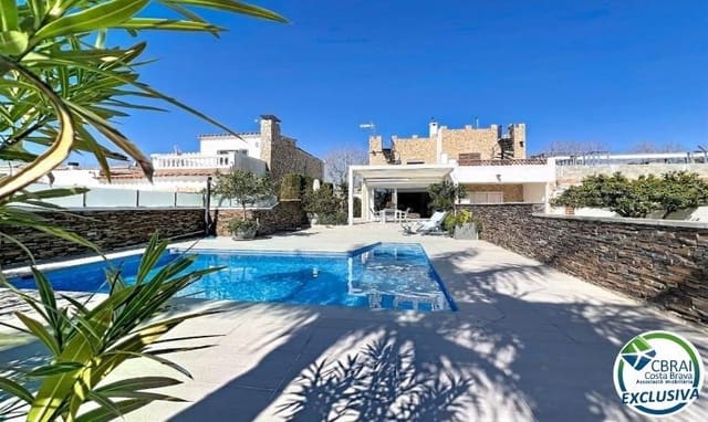3 soveværelse Villa til salg i Empuriabrava, Castelló d'Empúries med swimmingpool garage - € 930.000 (Ref: 9778062)