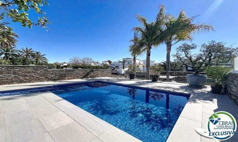 3 soveværelse Villa til salg i Empuriabrava med swimmingpool garage - € 930.000 (Ref: 9778062)