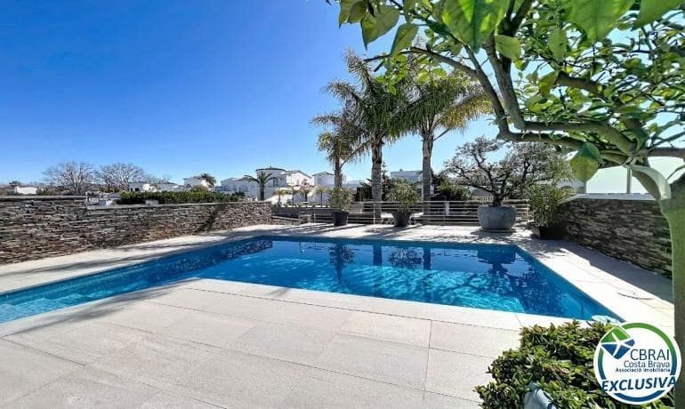 3 soveværelse Villa til salg i Empuriabrava med swimmingpool garage - € 930.000 (Ref: 9778062)
