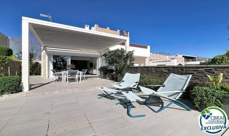 3 soveværelse Villa til salg i Empuriabrava med swimmingpool garage - € 930.000 (Ref: 9778062)