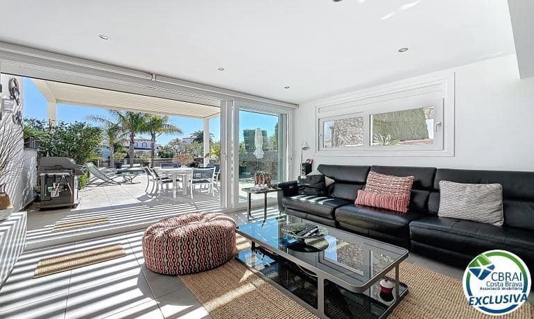 3 soveværelse Villa til salg i Empuriabrava med swimmingpool garage - € 930.000 (Ref: 9778062)