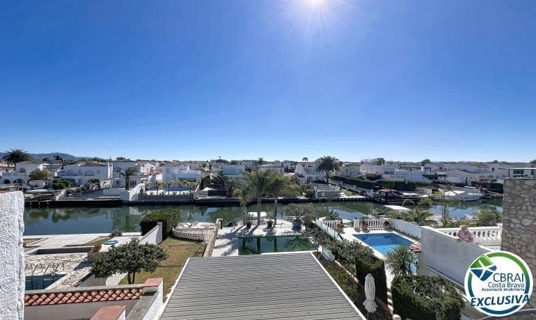 3 soveværelse Villa til salg i Empuriabrava med swimmingpool garage - € 930.000 (Ref: 9778062)