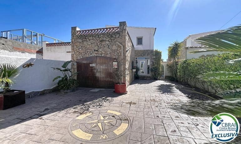 3 soveværelse Villa til salg i Empuriabrava med swimmingpool garage - € 930.000 (Ref: 9778062)