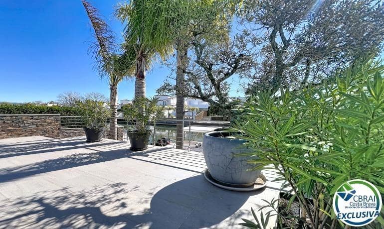 3 soveværelse Villa til salg i Empuriabrava med swimmingpool garage - € 930.000 (Ref: 9778062)