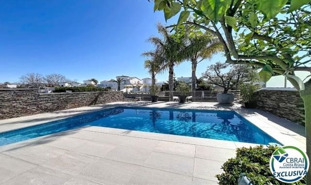 3 makuuhuone Huvila myytävänä paikassa Empuriabrava, Castelló d'Empúries mukana uima-altaan 
autotalli - 930 000 € (Ref: 9778062)