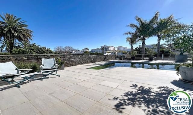 3 makuuhuone Huvila myytävänä paikassa Empuriabrava, Castelló d'Empúries mukana uima-altaan 
autotalli - 930 000 € (Ref: 9778062)