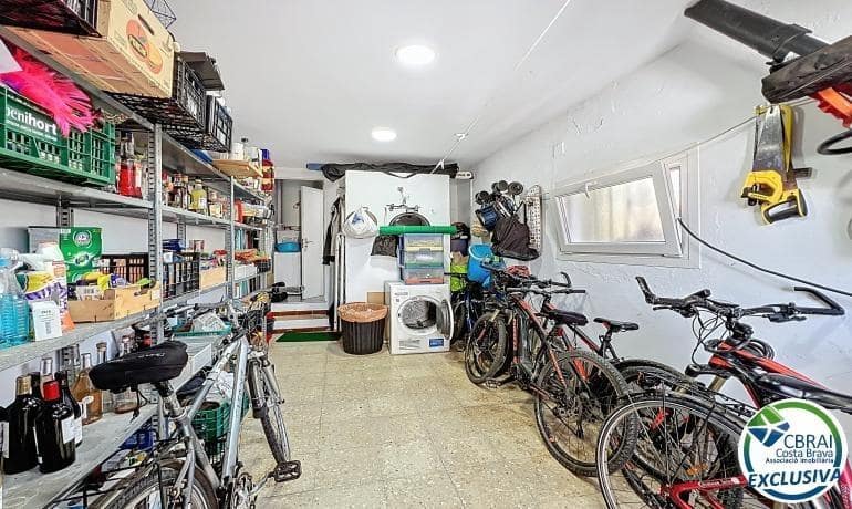 3 makuuhuone Huvila myytävänä paikassa Empuriabrava mukana uima-altaan 
autotalli - 930 000 € (Ref: 9778062)