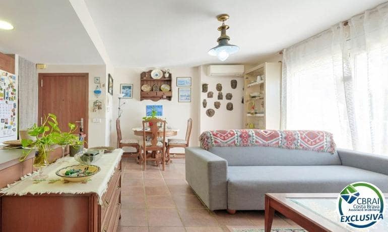 2 slaapkamer Appartement te koop in Roses met zwembad - € 266.000 (Ref: 9783064)