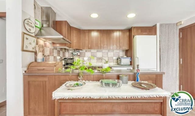 2 slaapkamer Appartement te koop in Roses met zwembad - € 266.000 (Ref: 9783064)