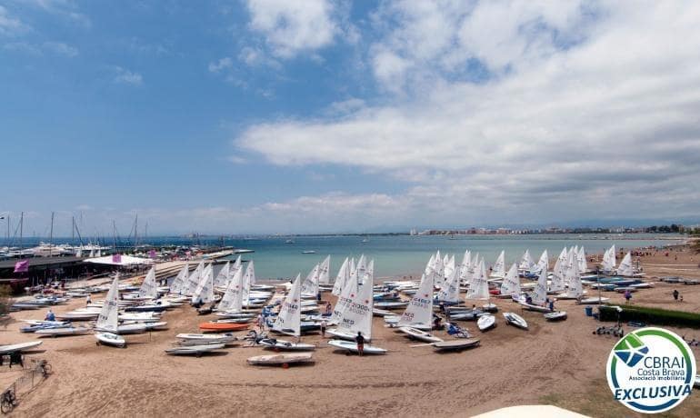 2 slaapkamer Appartement te koop in Roses met zwembad - € 266.000 (Ref: 9783064)