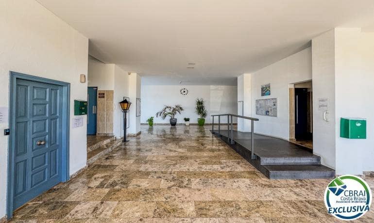 Estudio de 1 habitación en Roses en venta con piscina - 81.000 € (Ref: 9788347)