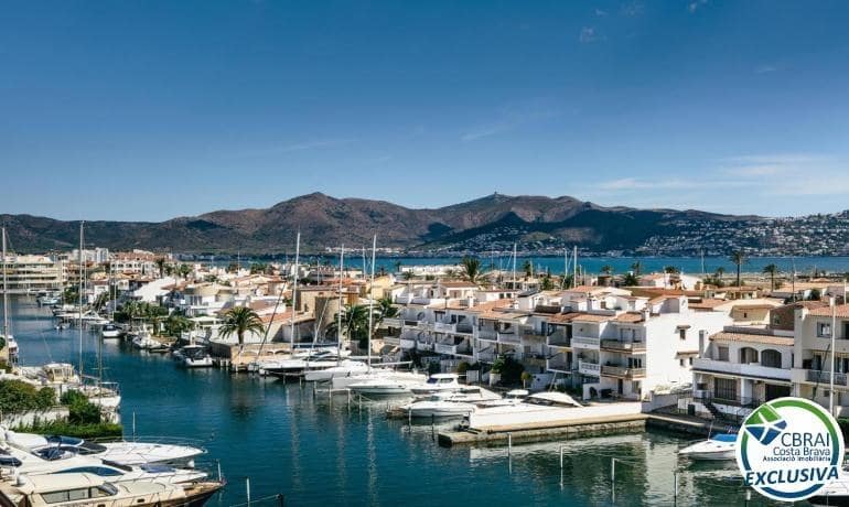 2 bedroom Apartment for sale in Empuriabrava - € 150,000 (Ref: 9799169)