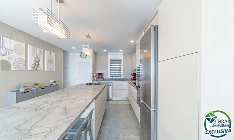 2 soveværelse Rækkehus til salg i Roses - € 299.000 (Ref: 9815812)