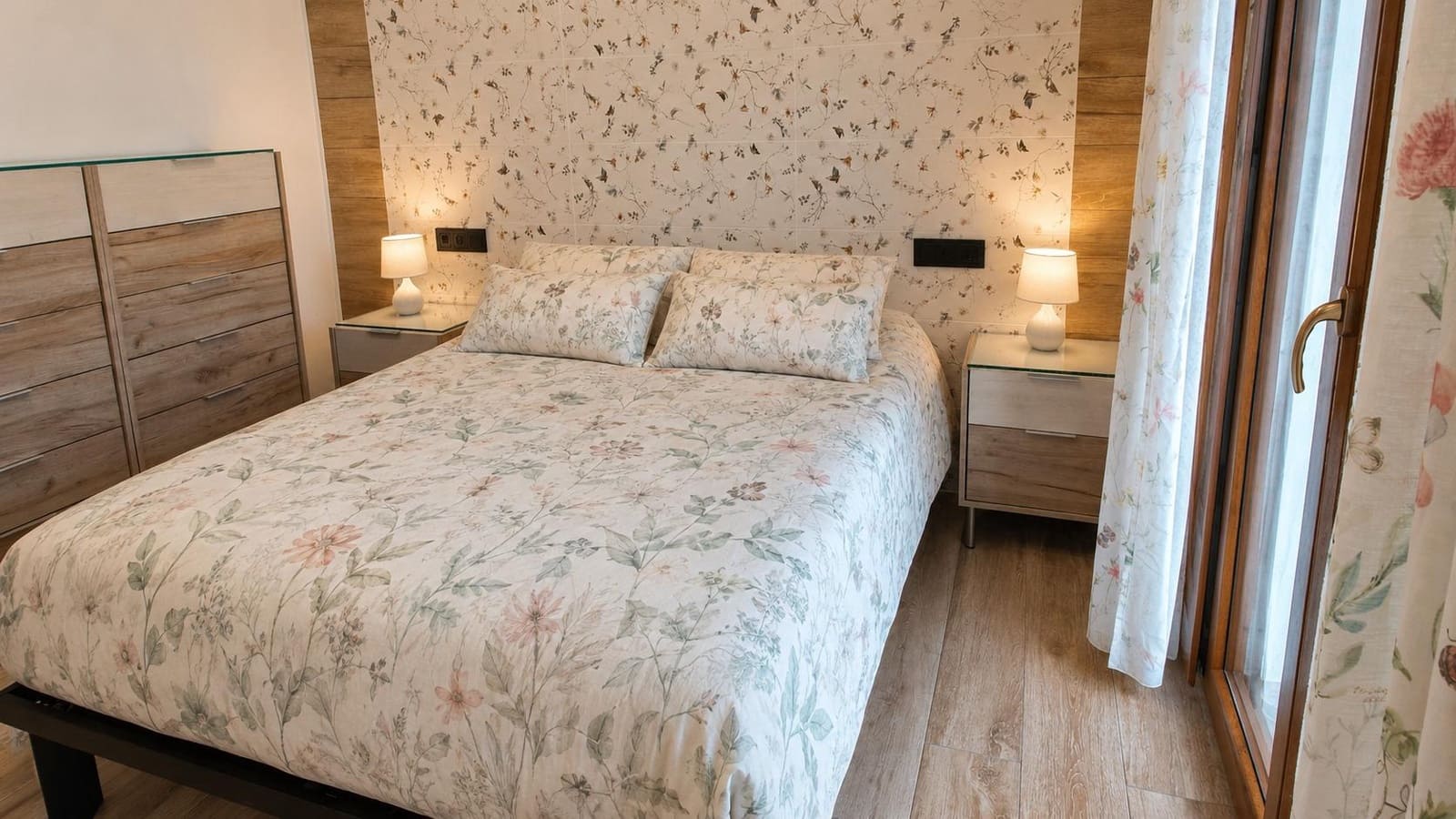 1 bedroom Townhouse for rent in Roses with pool garage - € 1,200 (Ref: 9833599)