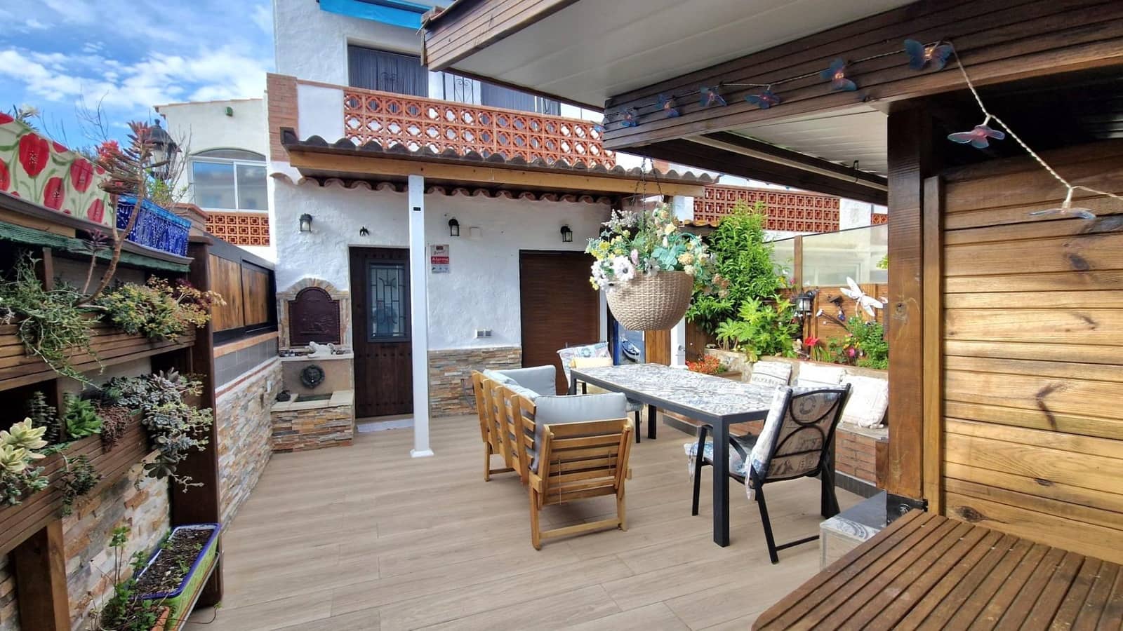 1 bedroom Townhouse for rent in Roses with pool garage - € 1,200 (Ref: 9833599)