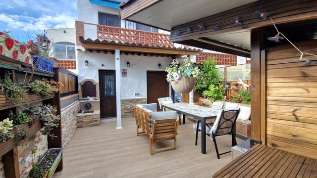 1 bedroom Townhouse for rent in Roses with pool garage - € 1,200 (Ref: 9833599)