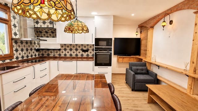 1 bedroom Townhouse for rent in Roses with pool garage - € 1,200 (Ref: 9833599)