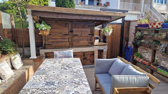 1 bedroom Townhouse for rent in Roses with pool garage - € 1,200 (Ref: 9833599)