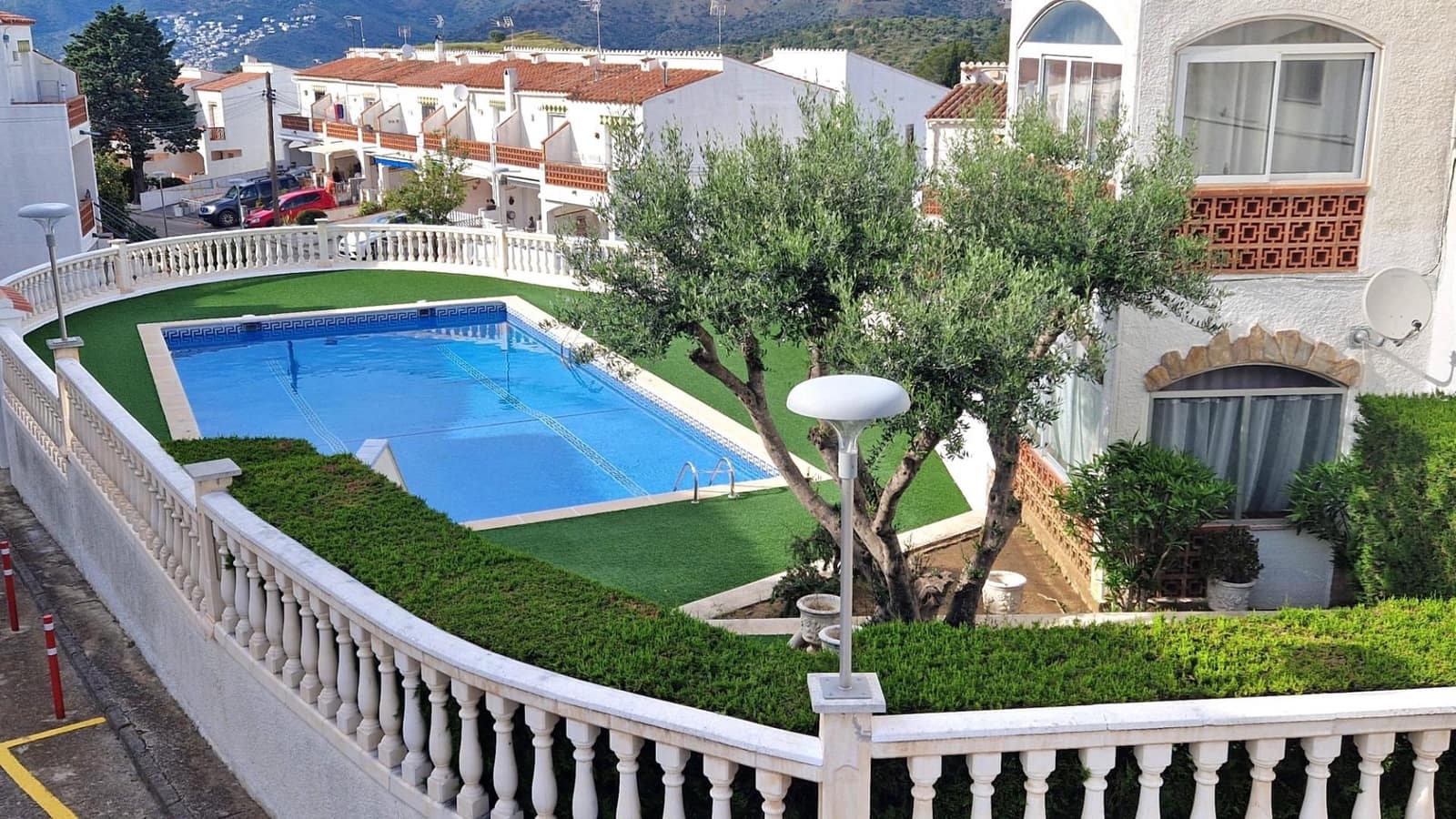 1 bedroom Townhouse for rent in Roses with pool garage - € 1,200 (Ref: 9833599)