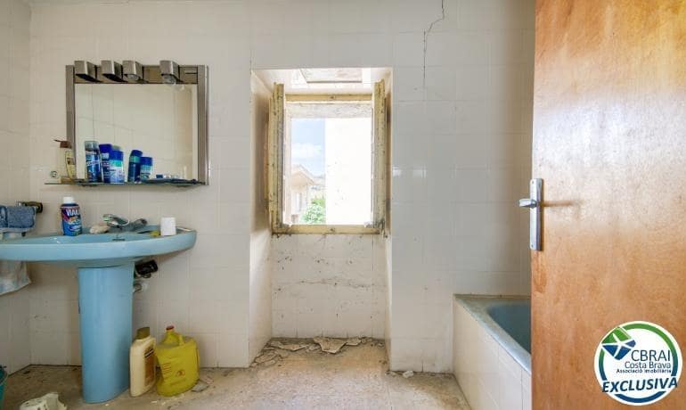 4 bedroom Townhouse for sale in Palau-saverdera with garage - € 349,000 (Ref: 9836622)