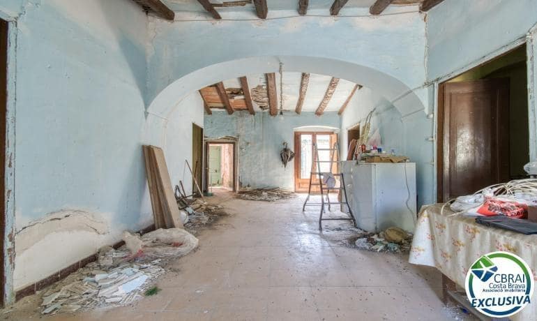 4 bedroom Townhouse for sale in Palau-saverdera with garage - € 349,000 (Ref: 9836622)