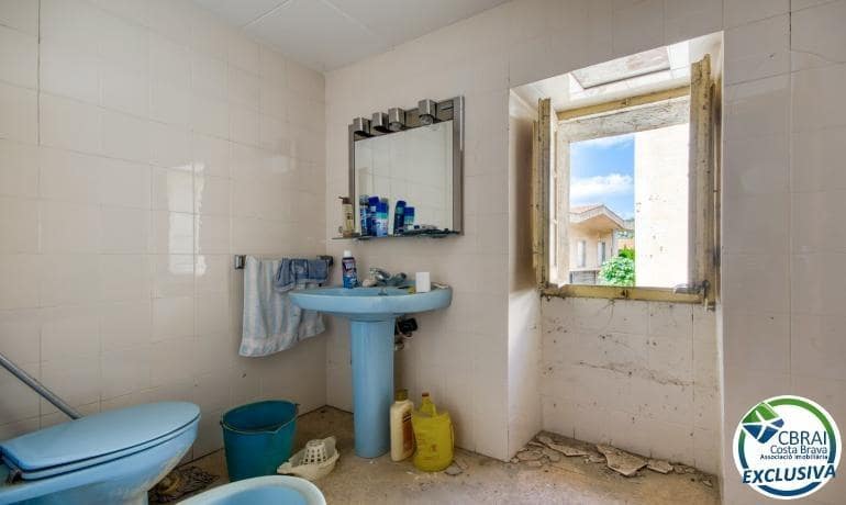 4 bedroom Townhouse for sale in Palau-saverdera with garage - € 349,000 (Ref: 9836622)