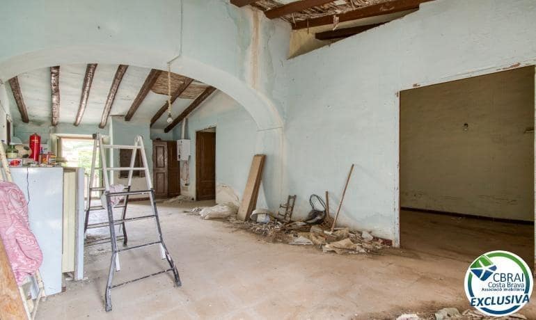 4 bedroom Townhouse for sale in Palau-saverdera with garage - € 349,000 (Ref: 9836622)